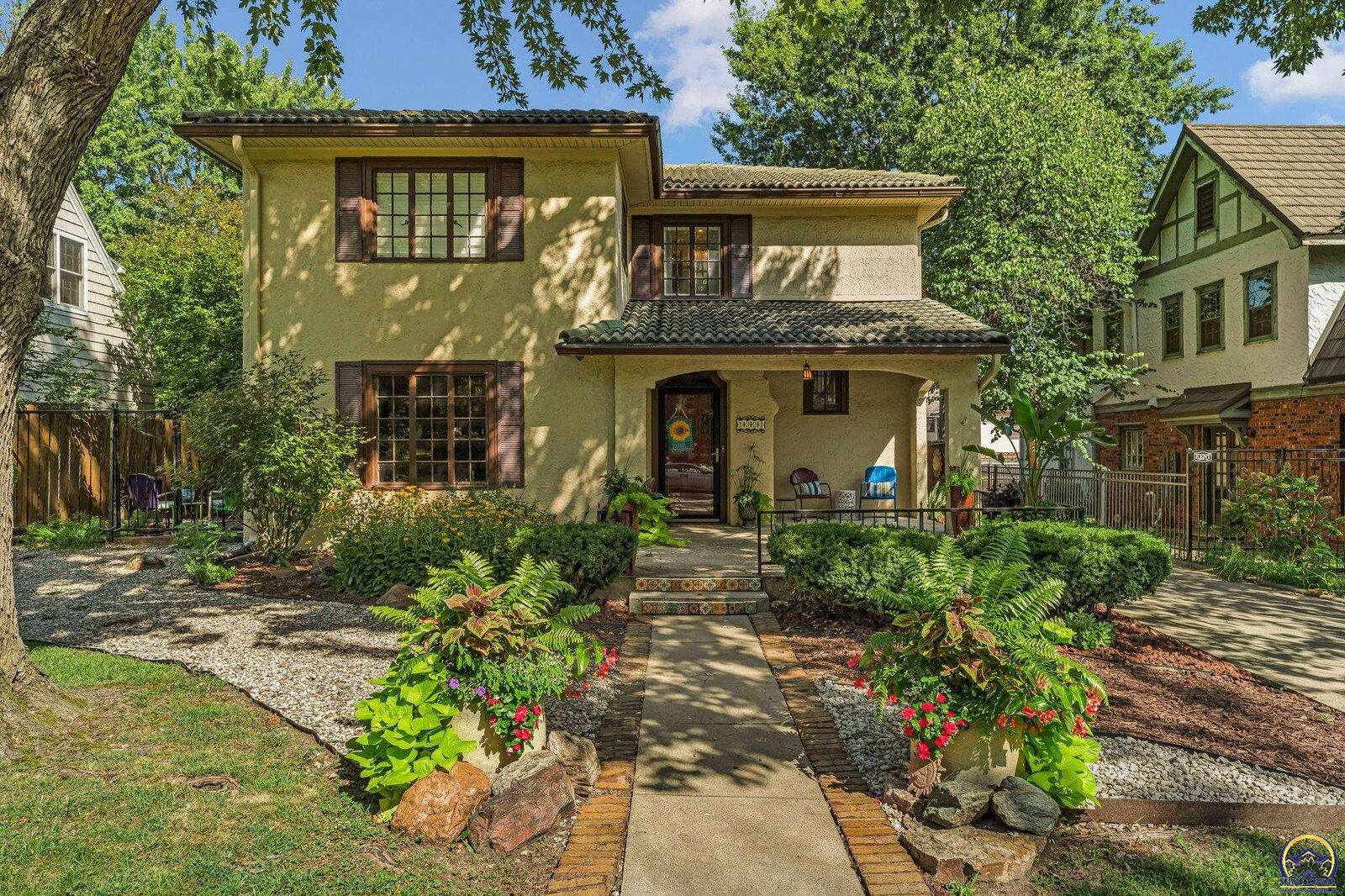 Property Photo:  1321 SW Pembroke Ln  KS 66604 