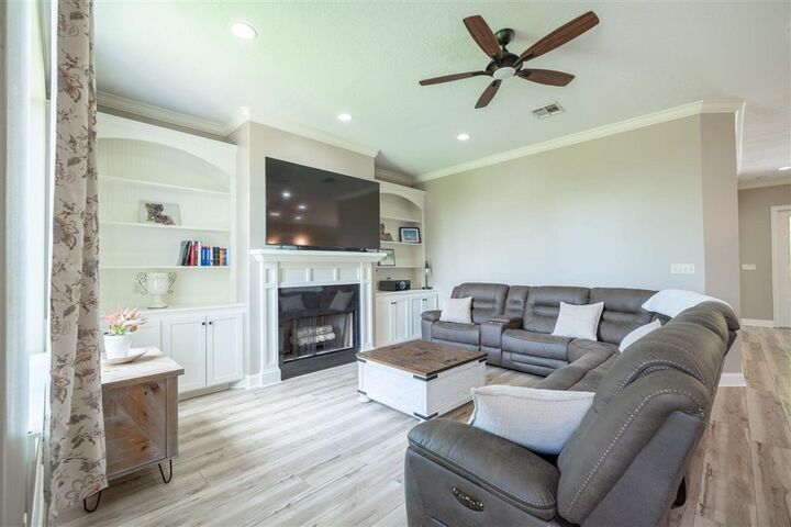 Property Photo: 3263 Fairwood Lane LA 70607