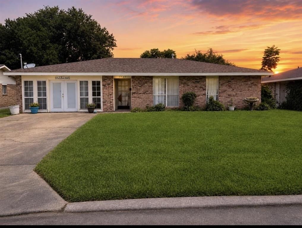 Property Photo: 1125 N Elton Court N LA 70607