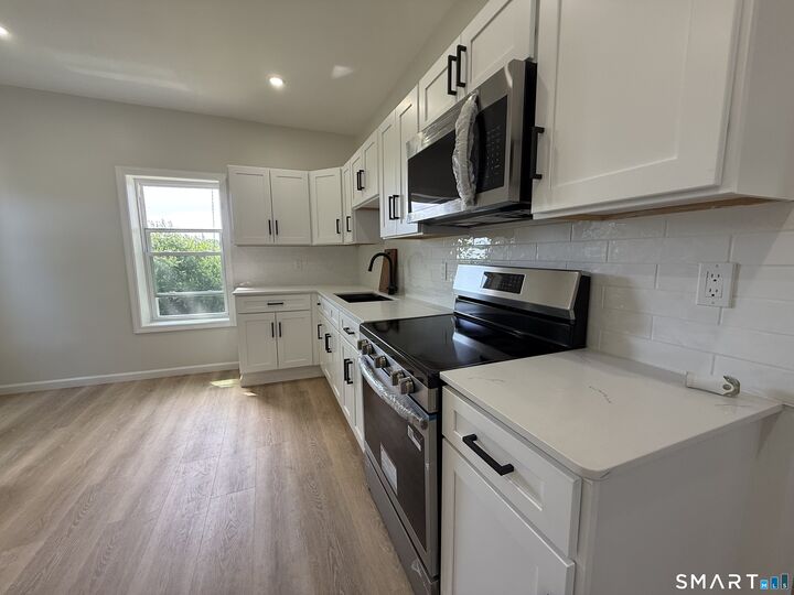Property Photo:  5 Winter Street 3  CT 06120 