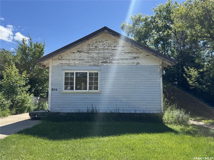 Property Photo: 106 5th Avenue E SK S0K 0M0