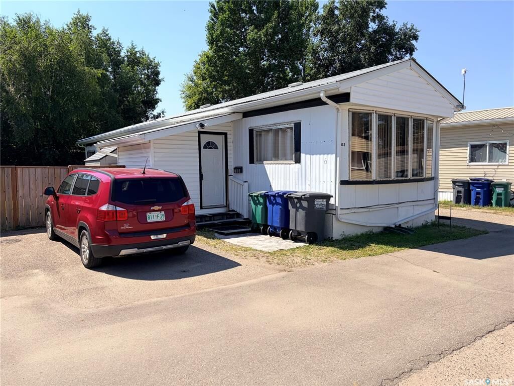 Property Photo: 219 Grant Street 108 SK S7N 2A5
