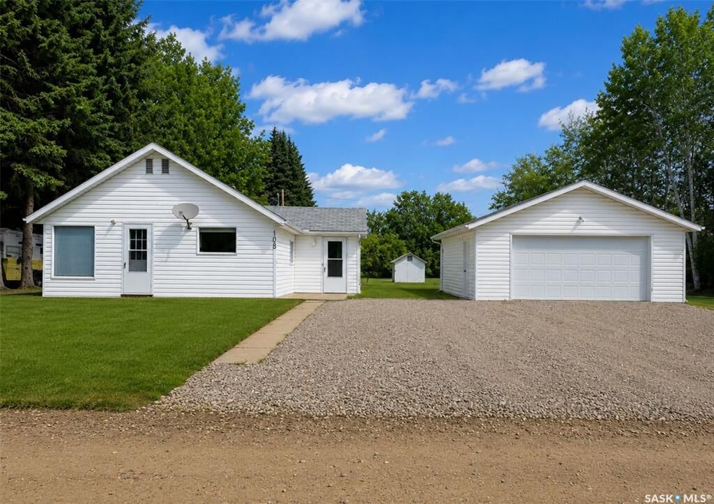 Property Photo: 108 Third Avenue S SK S0M 2K0