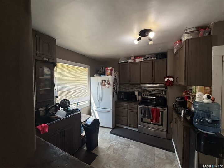 Property Photo: 418 4th Avenue E SK S0H 0B0