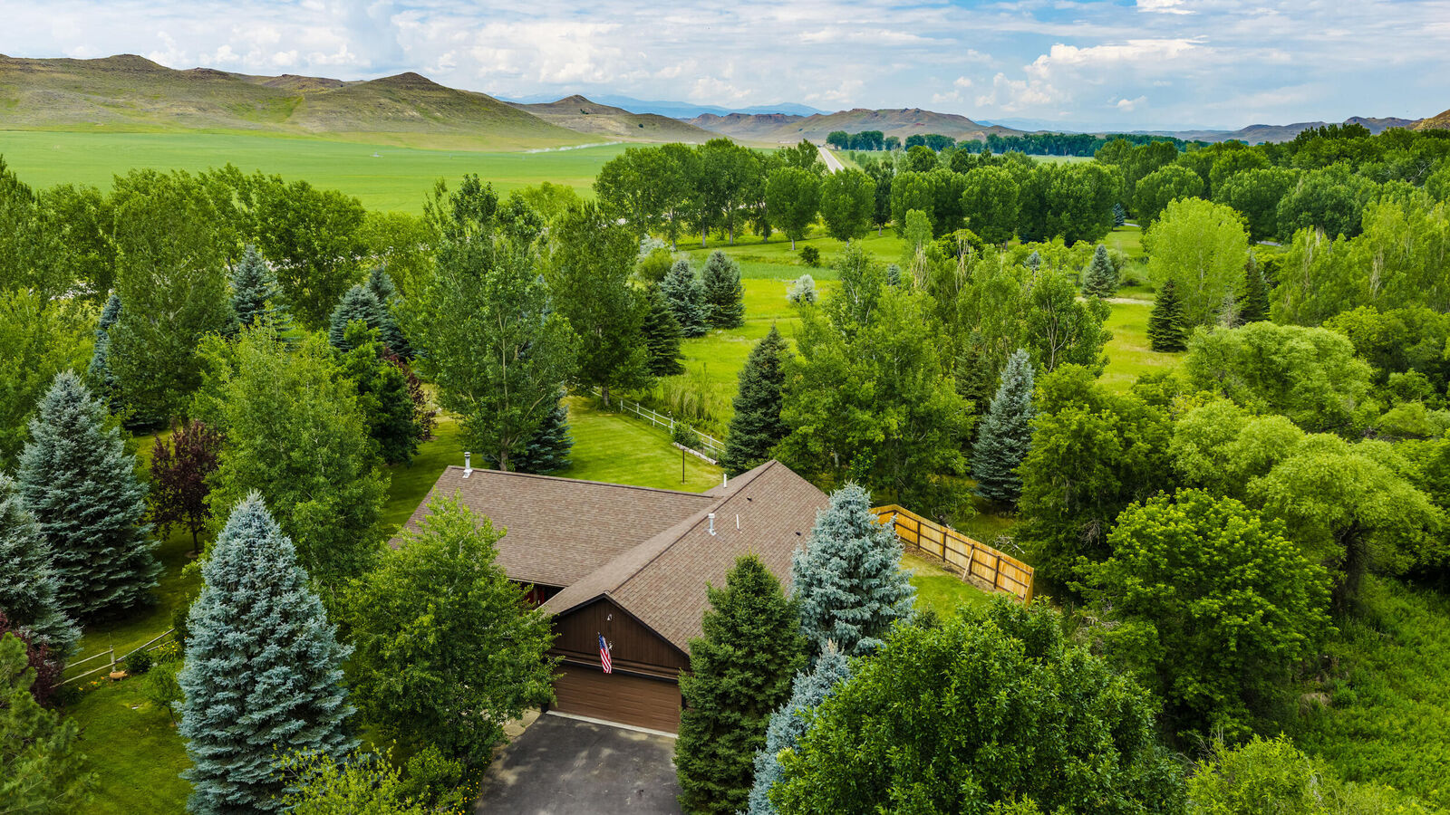 Property Photo: 28 Apache Road WY 82835