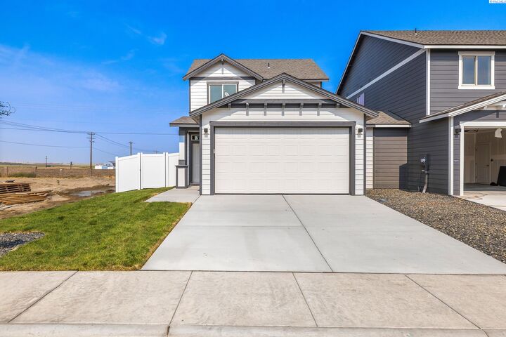 Property Photo: 7672 Grapevine Ct WA 99353