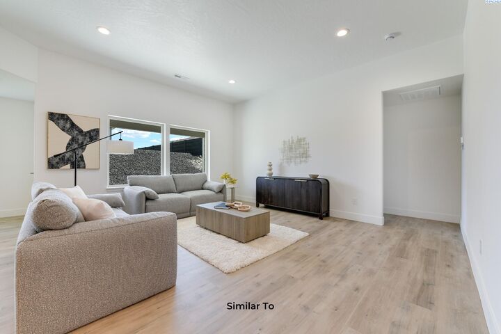 Property Photo: 716 Honeylicious St. WA 99352