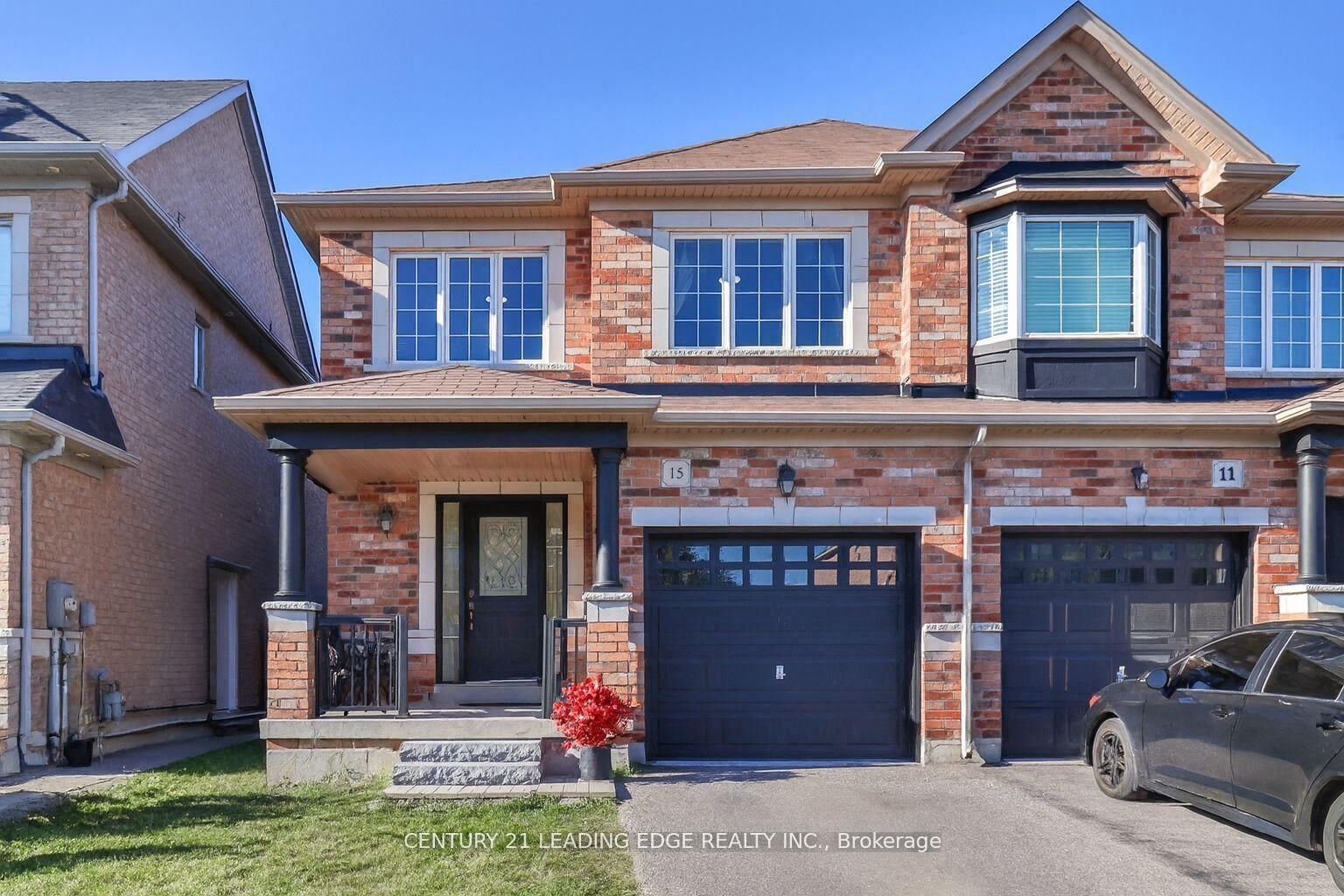 Property Photo: 15 Robertdale Court ON L4A 0Y5