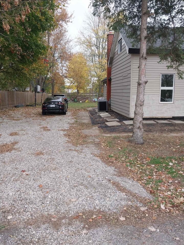 Photo de la propriété:  1071 Southcote Road  ON L9G 3L1 