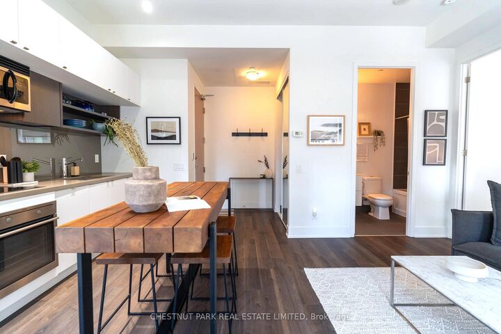 Property Photo: 111 St Clair Avenue W 320 ON M4V 1N5