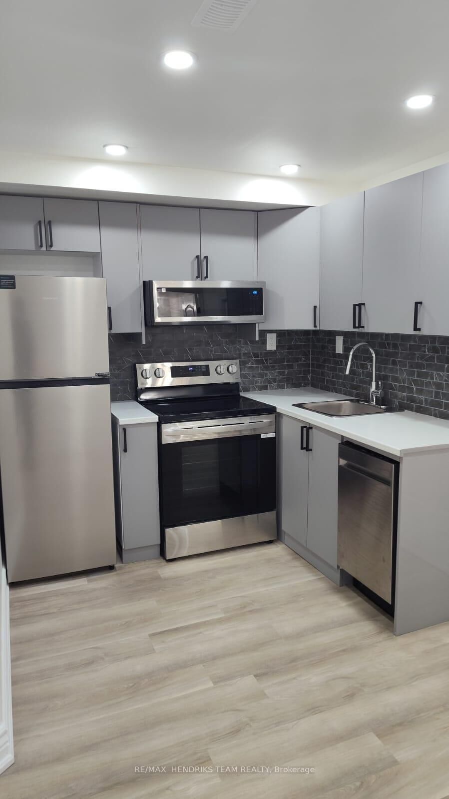 Property Photo:  199 Port Crescent E  ON L3B 0N2 