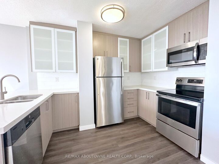 Property Photo: 255 Main Street 211 ON M4C 4X2
