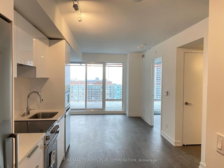 Property Photo: 18 Maitland Terrace 1706 ON M4Y 0H2