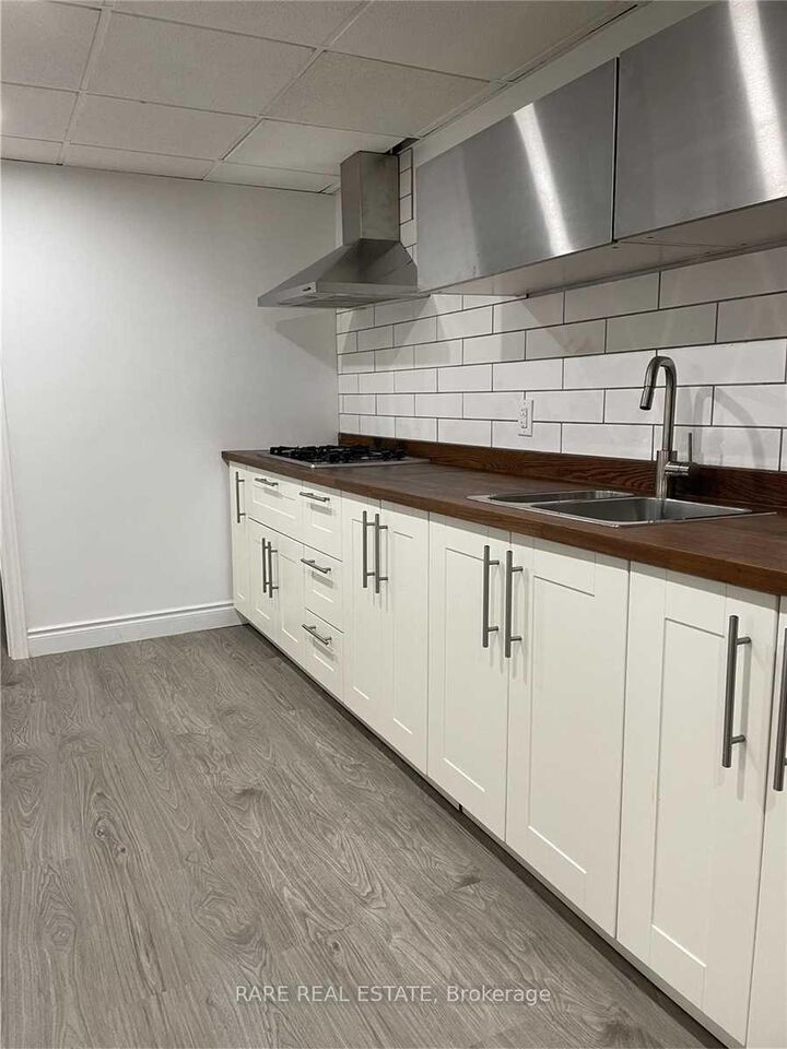 Property Photo: 6133 Duford Drive Lower ON L5V 1A6