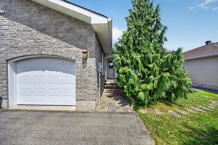 Property Photo: 5514 Meadowbrook Road ON K0E 1K0