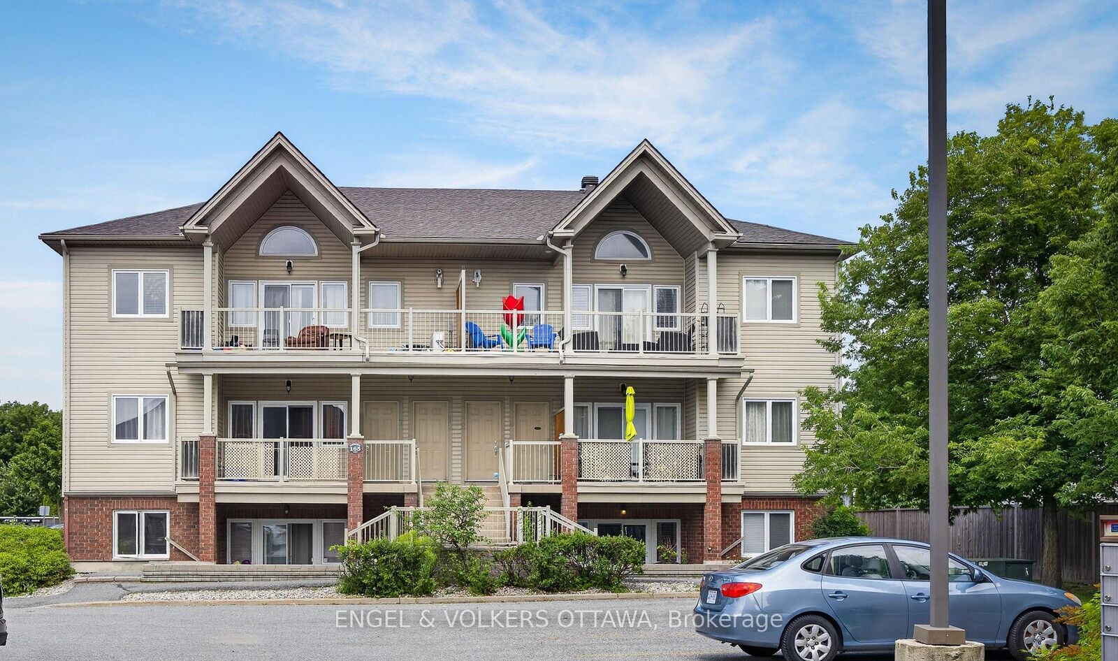 Property Photo: 165 Waterbridge Drive 4 ON K2G 7G3