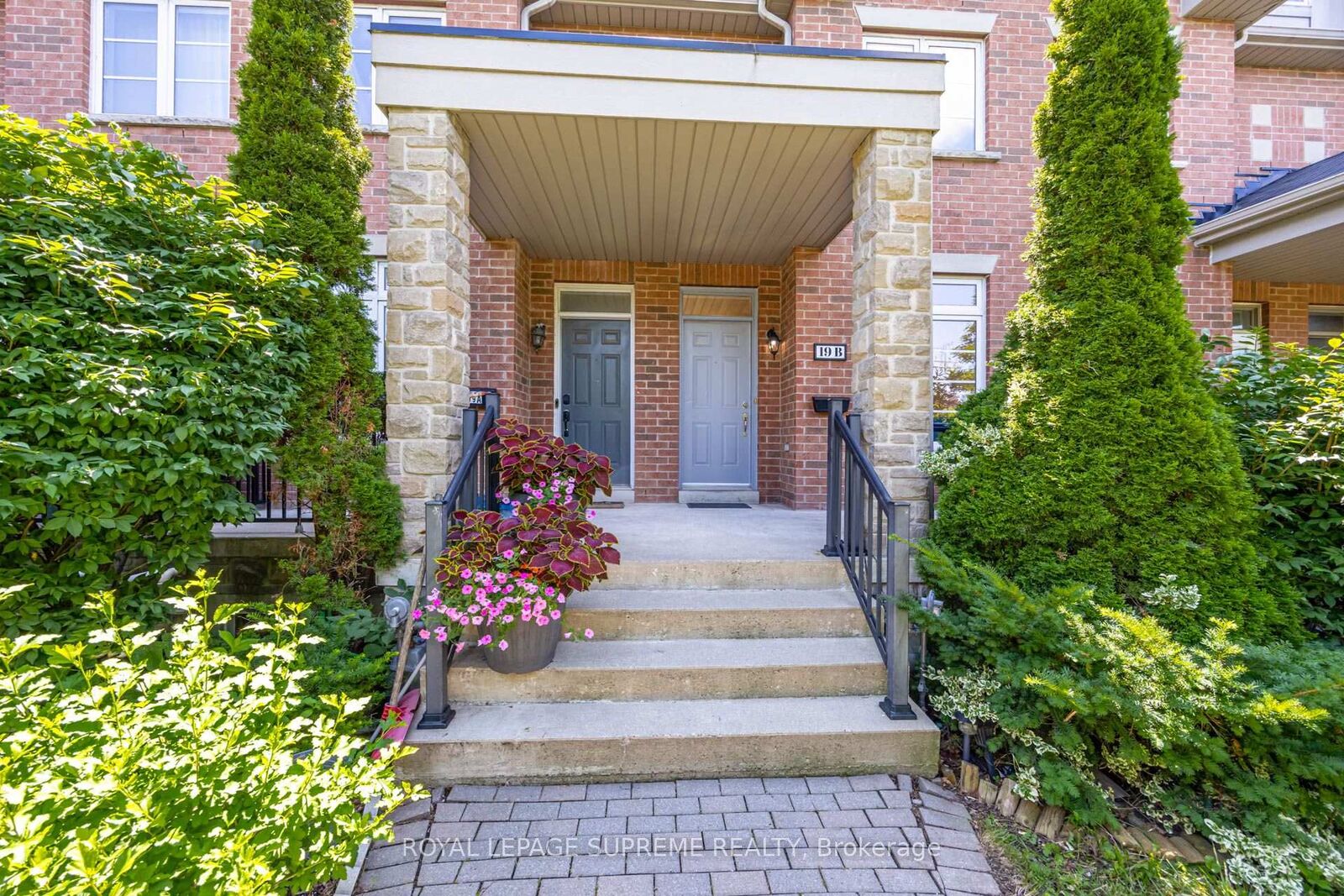Property Photo: 19B Hobden Place ON M9R 3R6