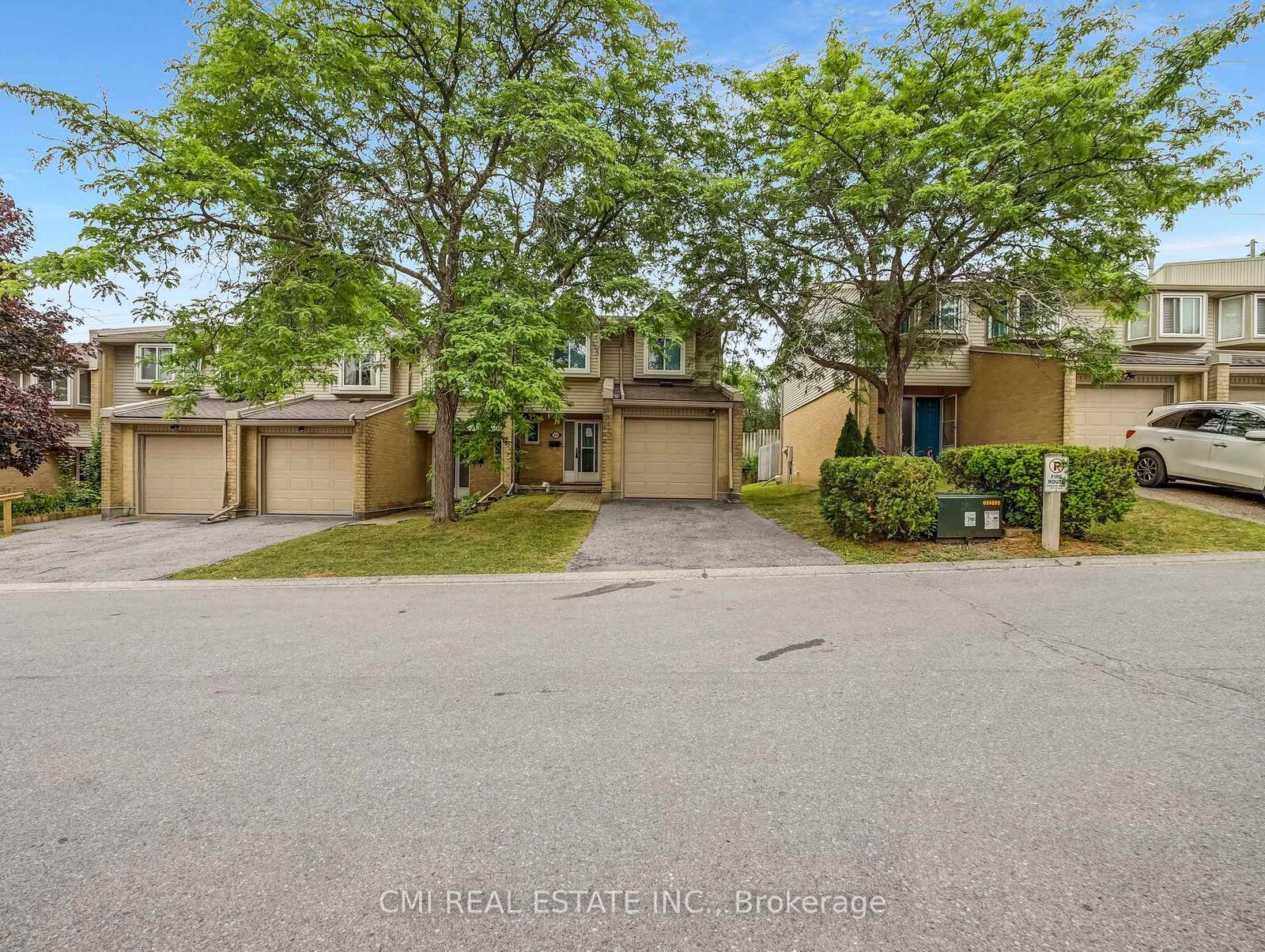 Property Photo: 29 Paulander Drive 24 ON N2M 5L2