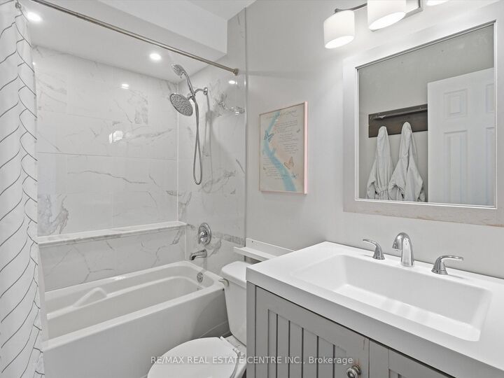 Property Photo: 318 Shelburne Place ON L0N 1S2