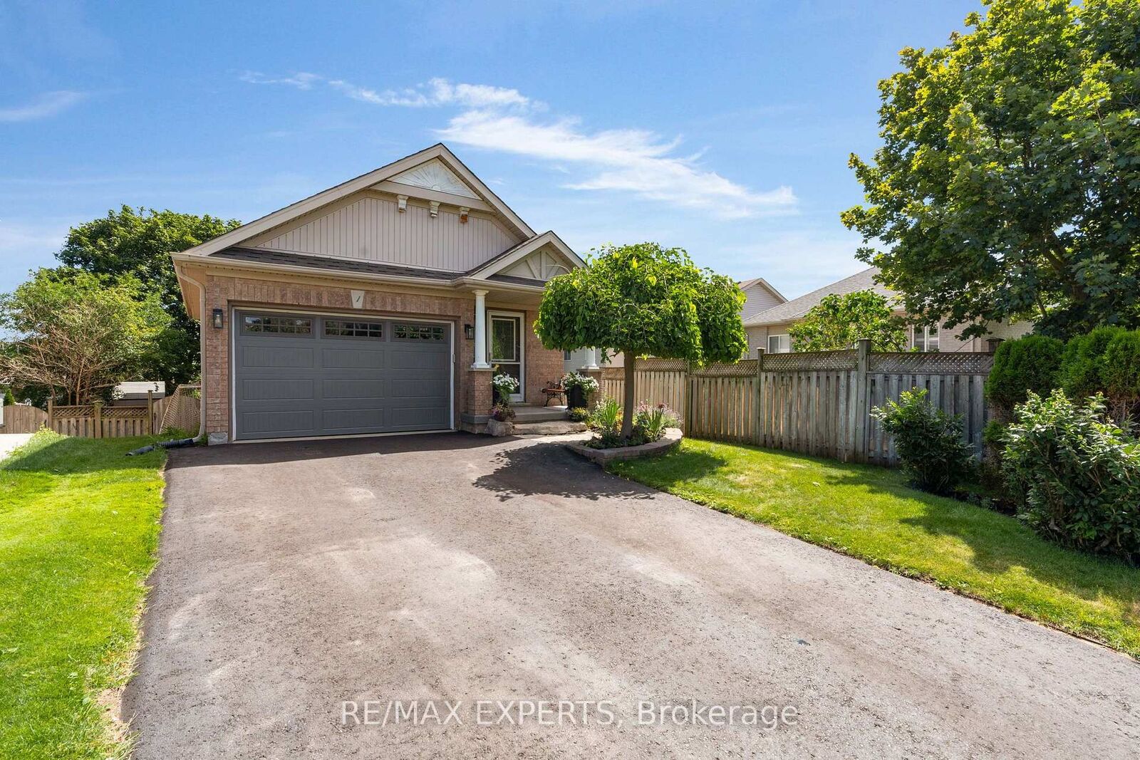 Property Photo: 1 Cameron Court ON L9W 5G8