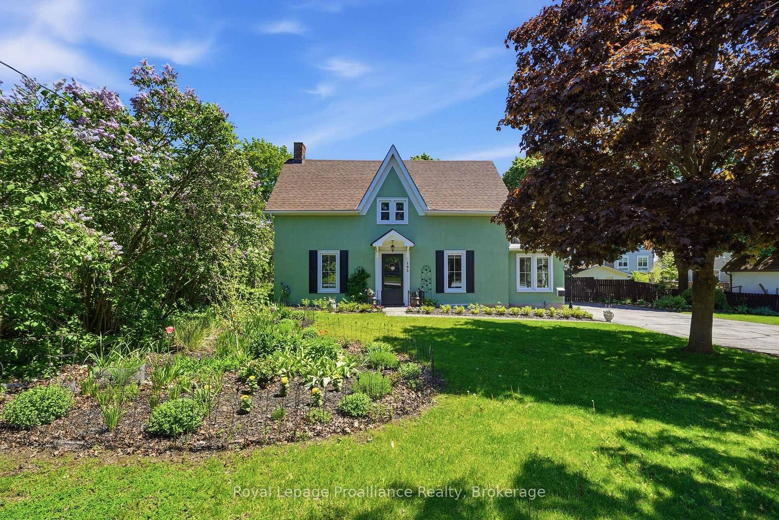 Property Photo: 195 Maclellan Avenue ON K8V 5J5