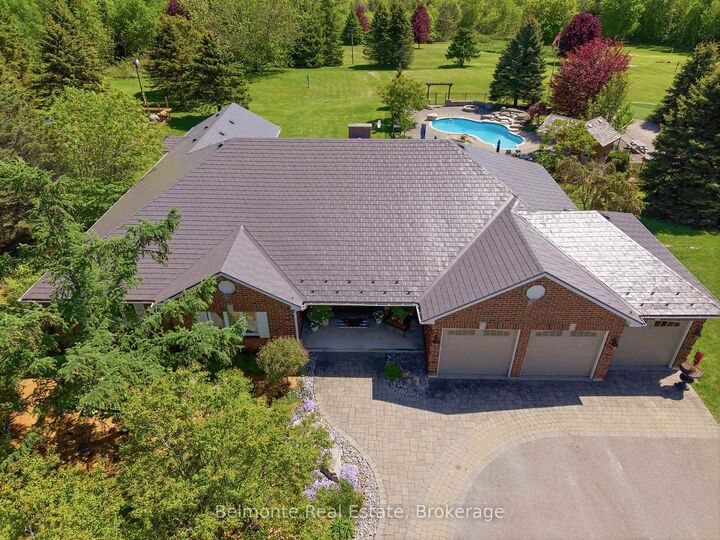 Photo de la propriété: 1045 Brawley Road W ON L1M 1M7
