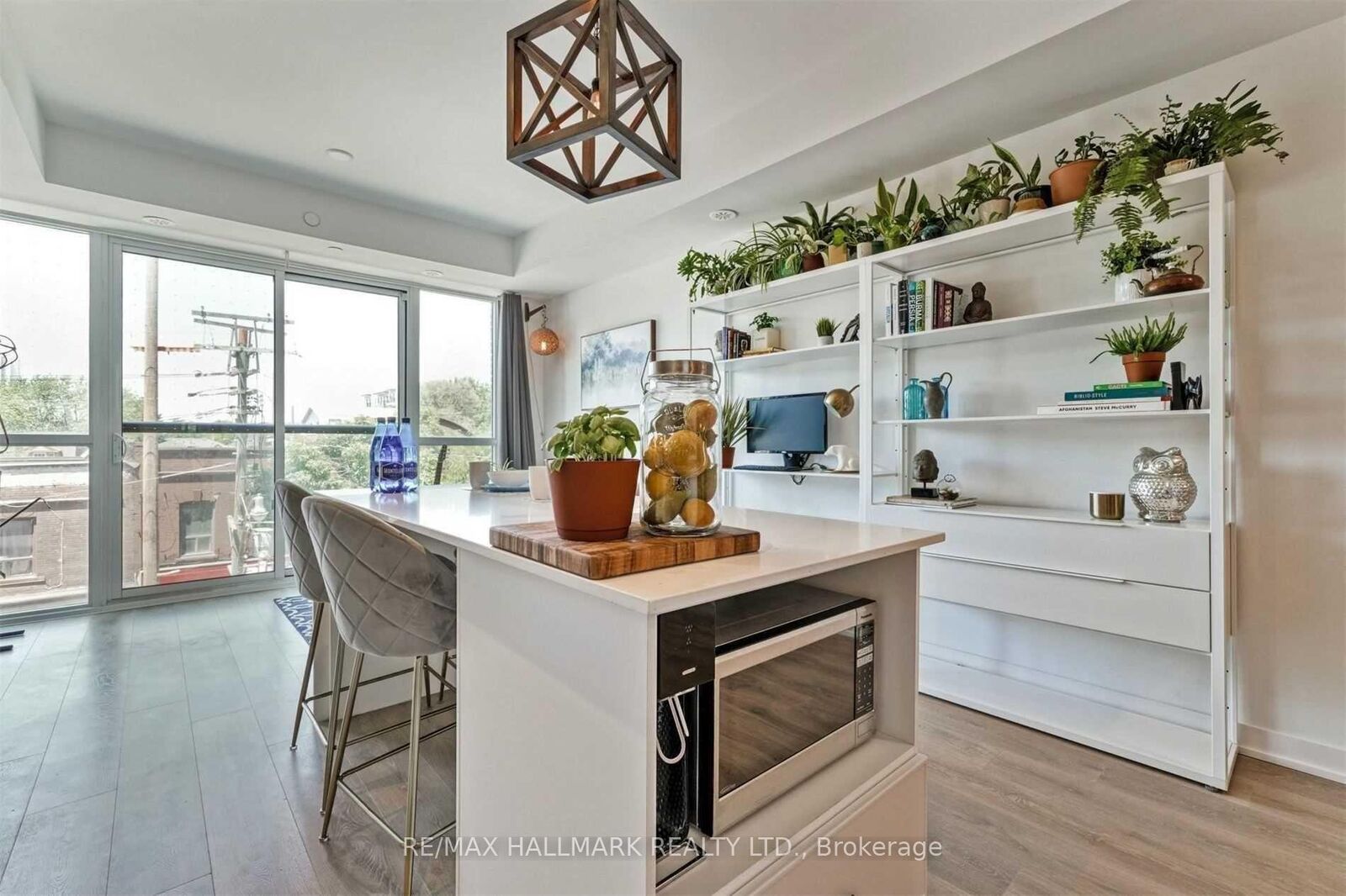 Property Photo: 899 Queen Street E 307 ON M4M 1J4