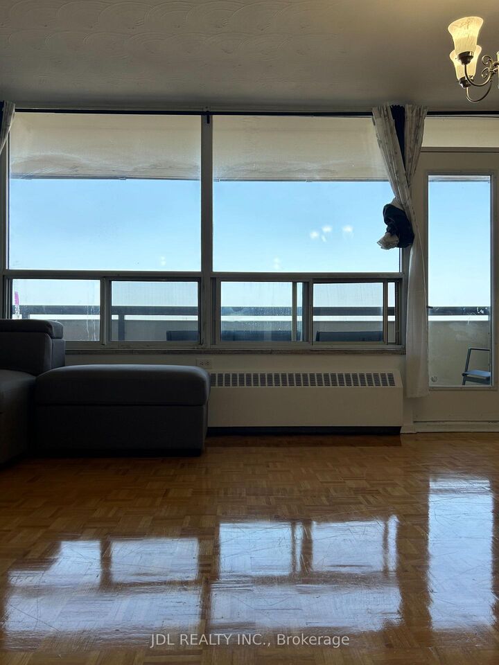 Property Photo: 505 Cummer Ave Avenue #707 Unit A ON M2K 2L8
