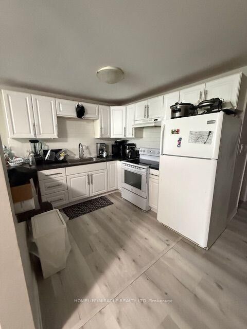 Property Photo: 9 Ellen Street ON L5M 1R8