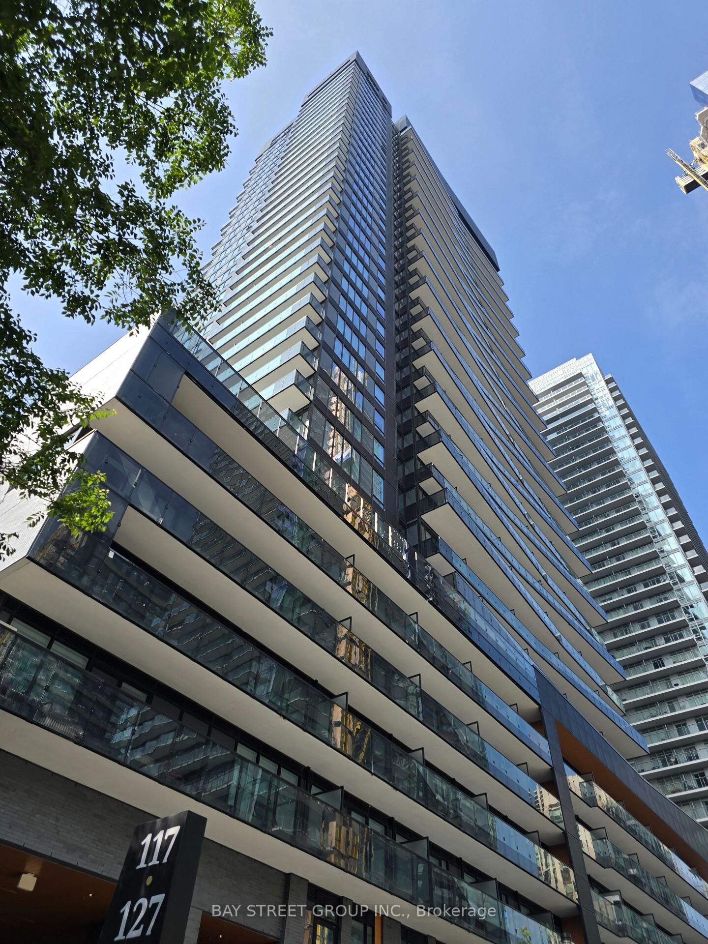 Property Photo: 127 Broadway Avenue 2603 ON M4P 1V4