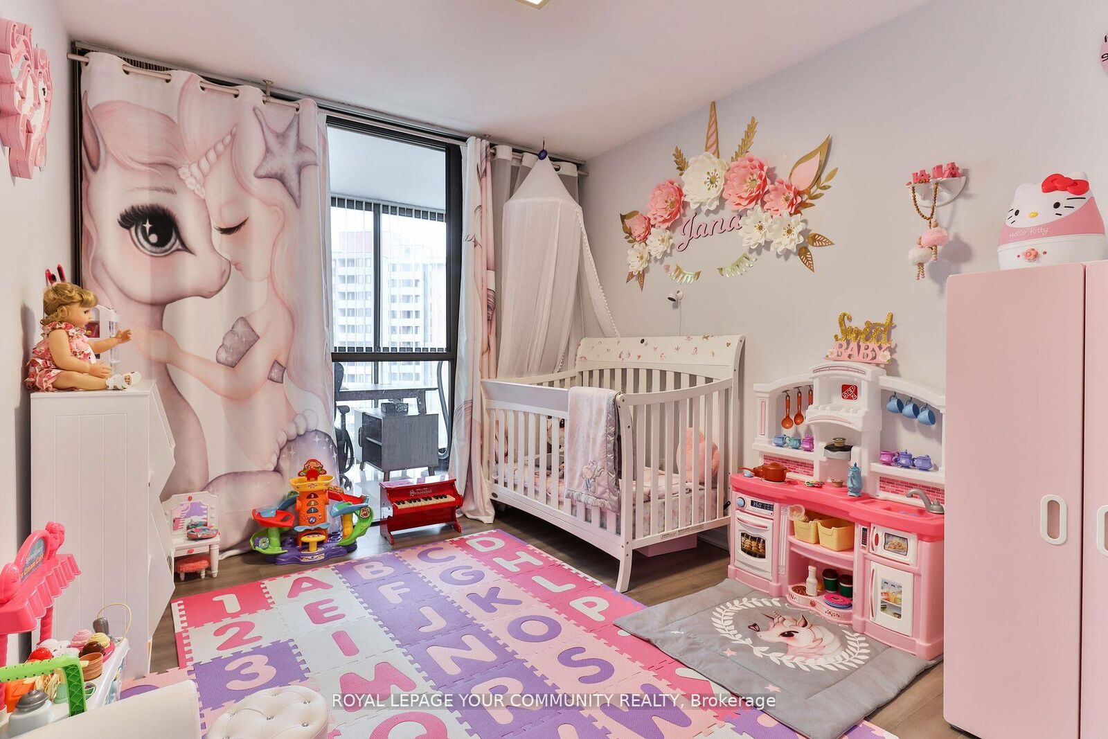 Property Photo: 1240 Marlborough Court 806 ON L6H 3K7