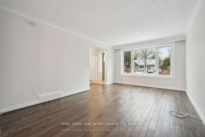 Property Photo: 256 Zelda Crescent ON L4C 2Y5