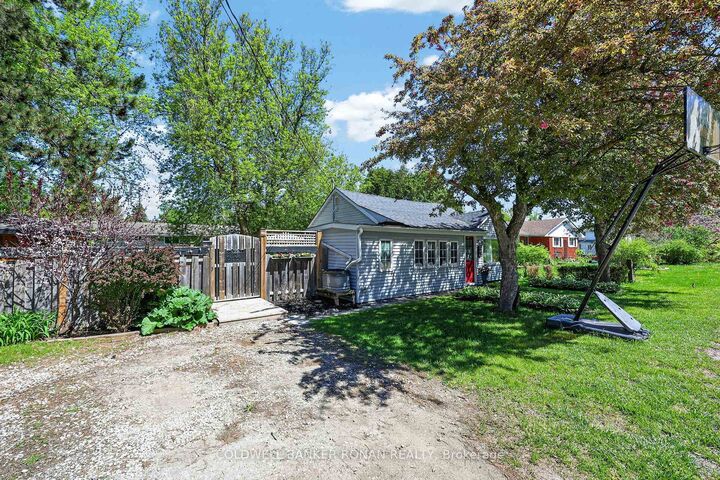 Property Photo: 246 Weir Street ON L0M 1S0