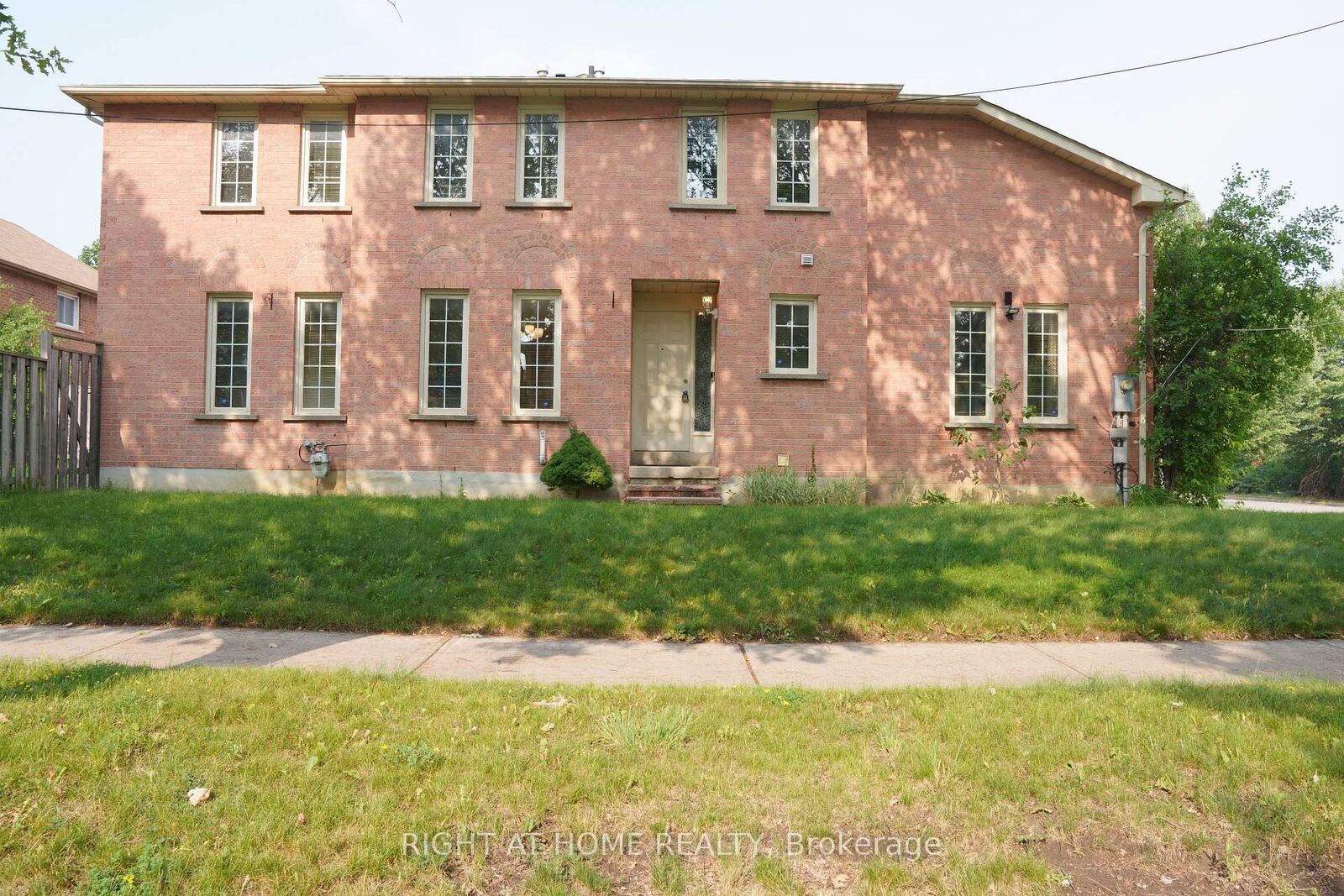 Property Photo: 50 Oldhill Street ON L4C 9T9