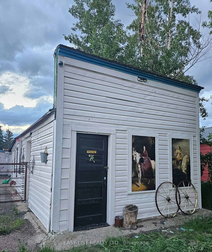 Property Photo:  30 McKenzie Avenue  AB T0B 2E0 