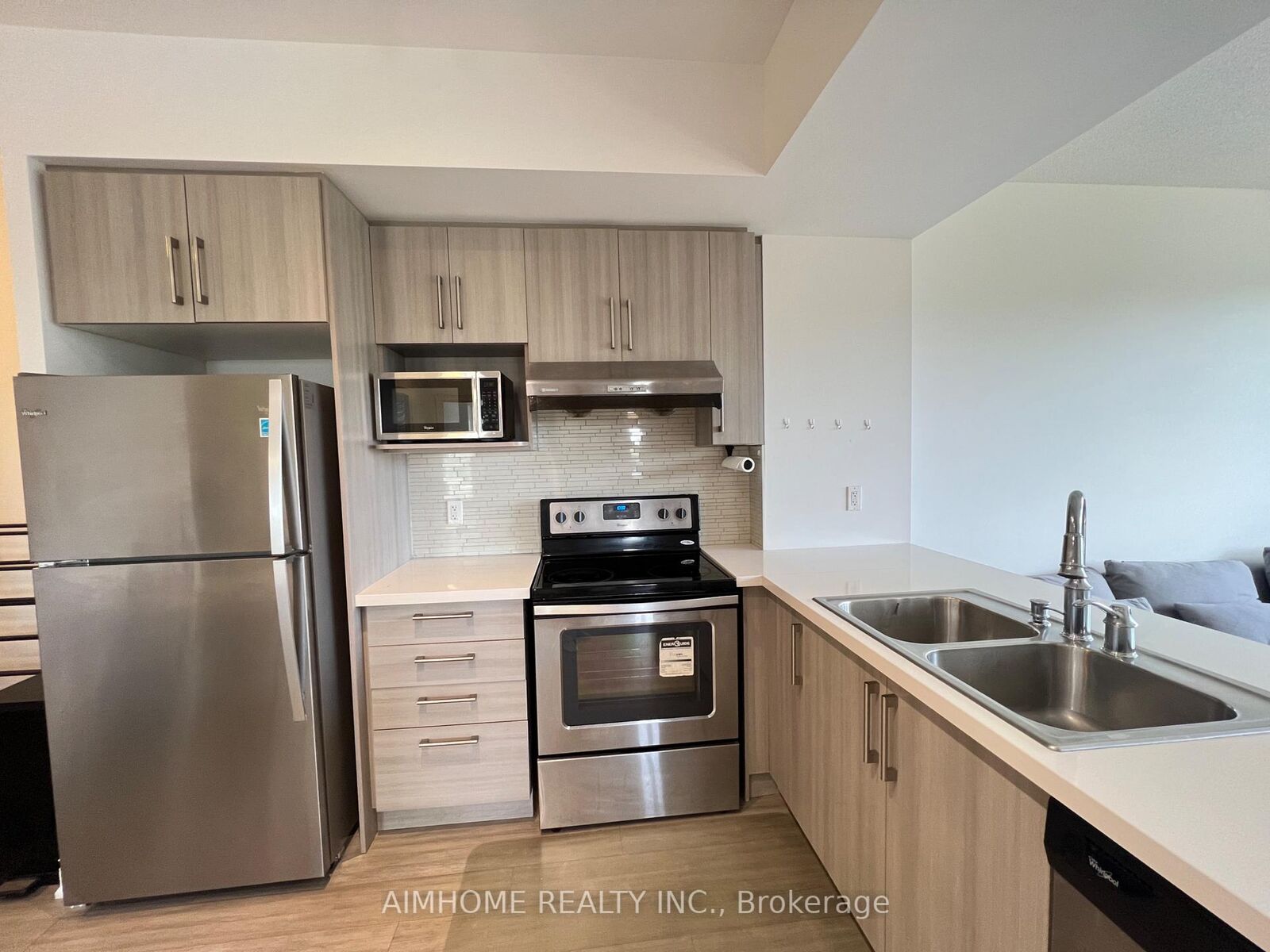 Property Photo:  38 Cedarland Drive 608  ON L6G 0G7 