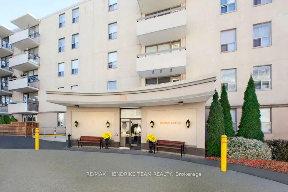 Property Photo: 158 Fitch Street 111 ON L3C 4V6
