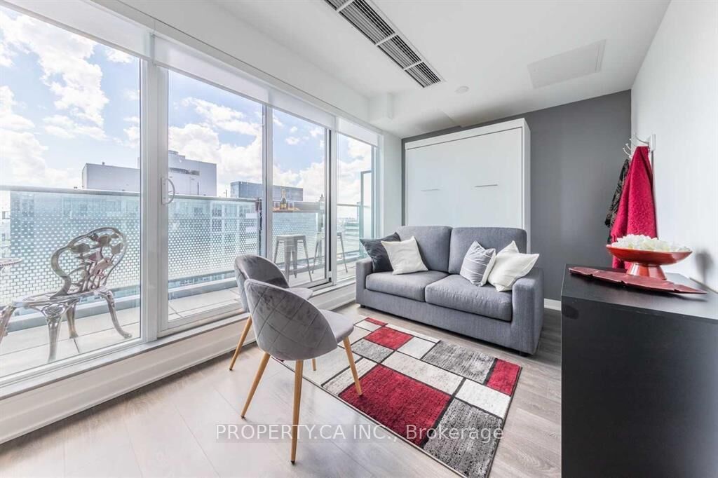 Property Photo: 115 Blue Jays Way 4008 ON M5V 0N4