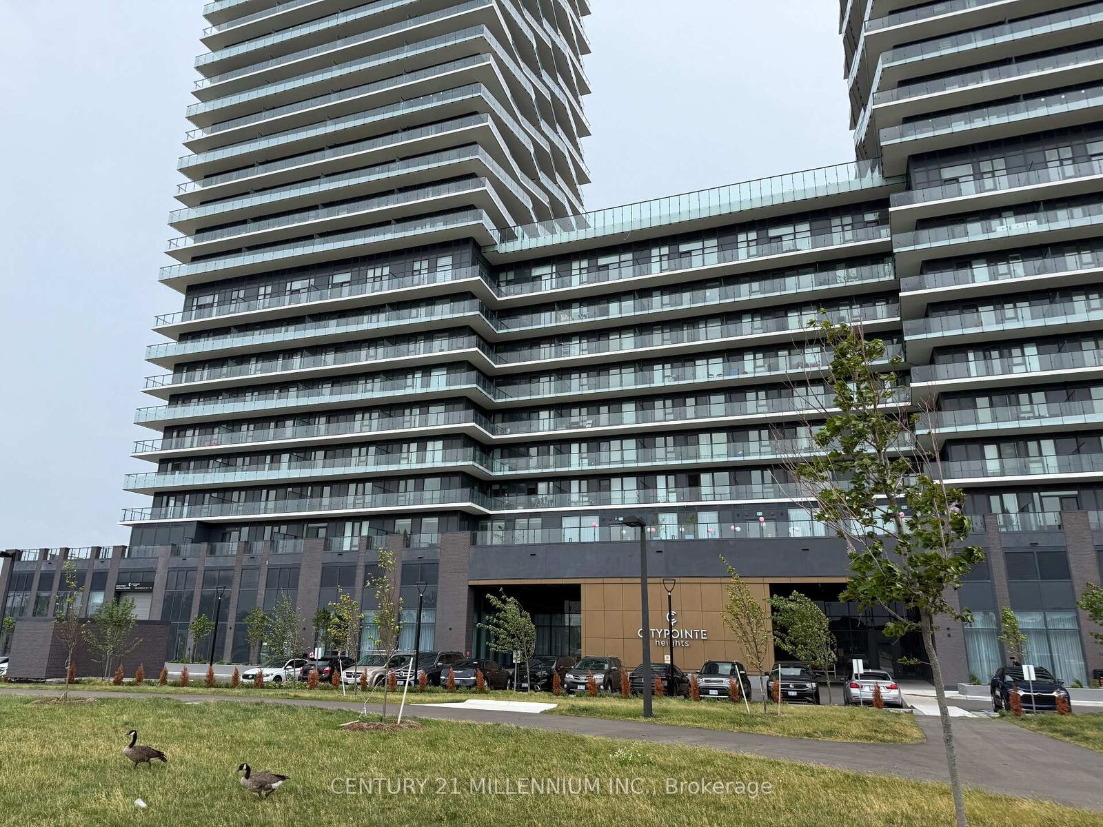 Property Photo: 15 Skyridge Drive 2101 ON L6P 4S3