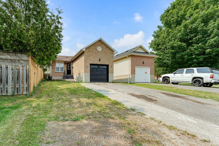 Property Photo: 709 Ridley Drive ON K7P 2A3