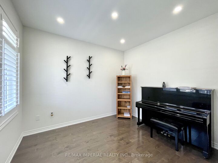 Property Photo: 3 Collier Crescent ON L6E 0T2