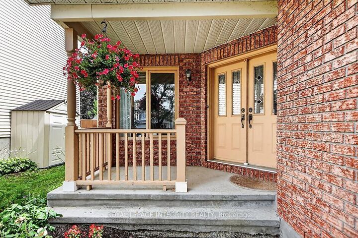 Property Photo:  76 Saddlehorn Crescent  ON K2M 2B1 
