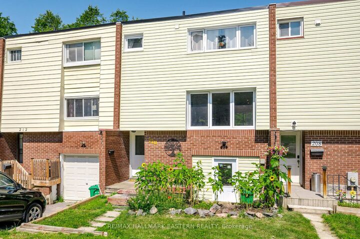 210 Maxwell Avenue — photo 1