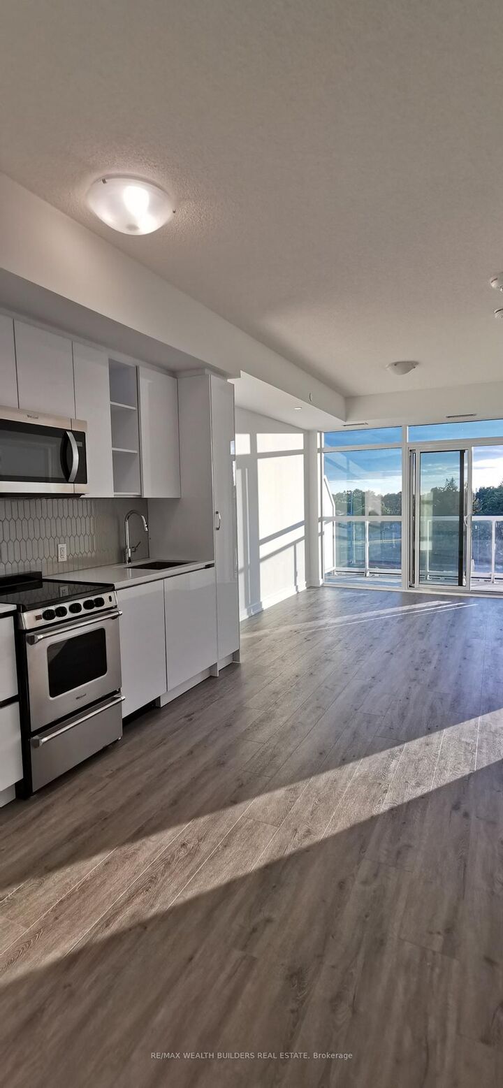 Property Photo:  251 Manitoba Street 620  ON M8Y 4G9 