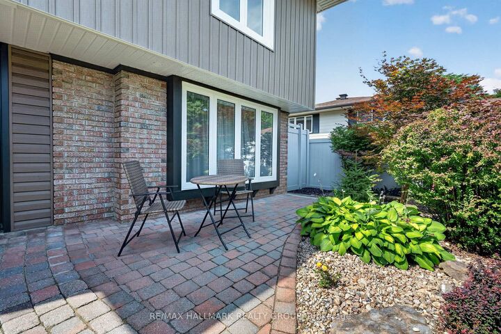 4 Claret Court — photo 1
