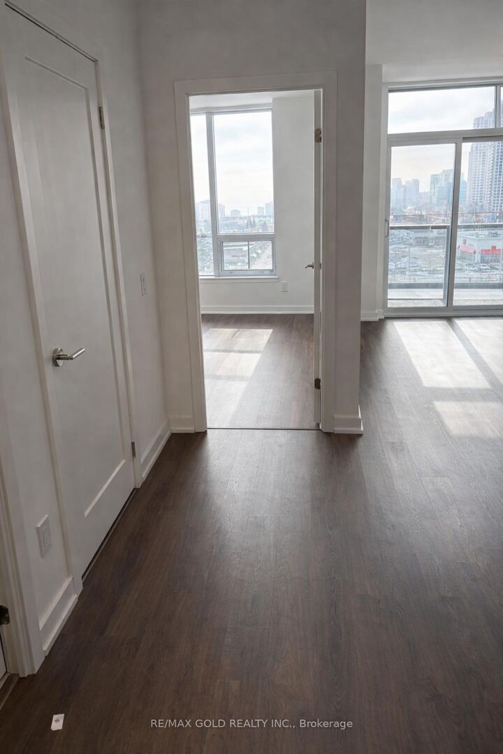 Property Photo:  5105 Hurontario Street 437  ON L4Z 0C9 
