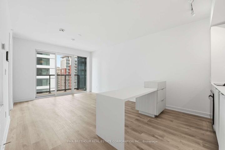 Property Photo: 370 Martha Street 909 ON L7R 0G9