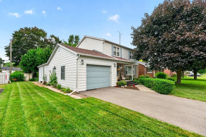 Property Photo: 160 Elmwood Drive ON K7G 1N9