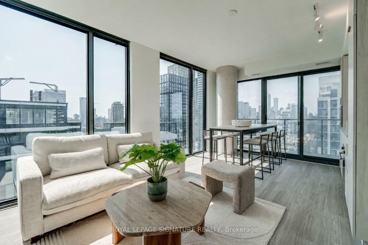 Photo de la propriété: 47 Mutual Street 3103 ON M5B 0C6