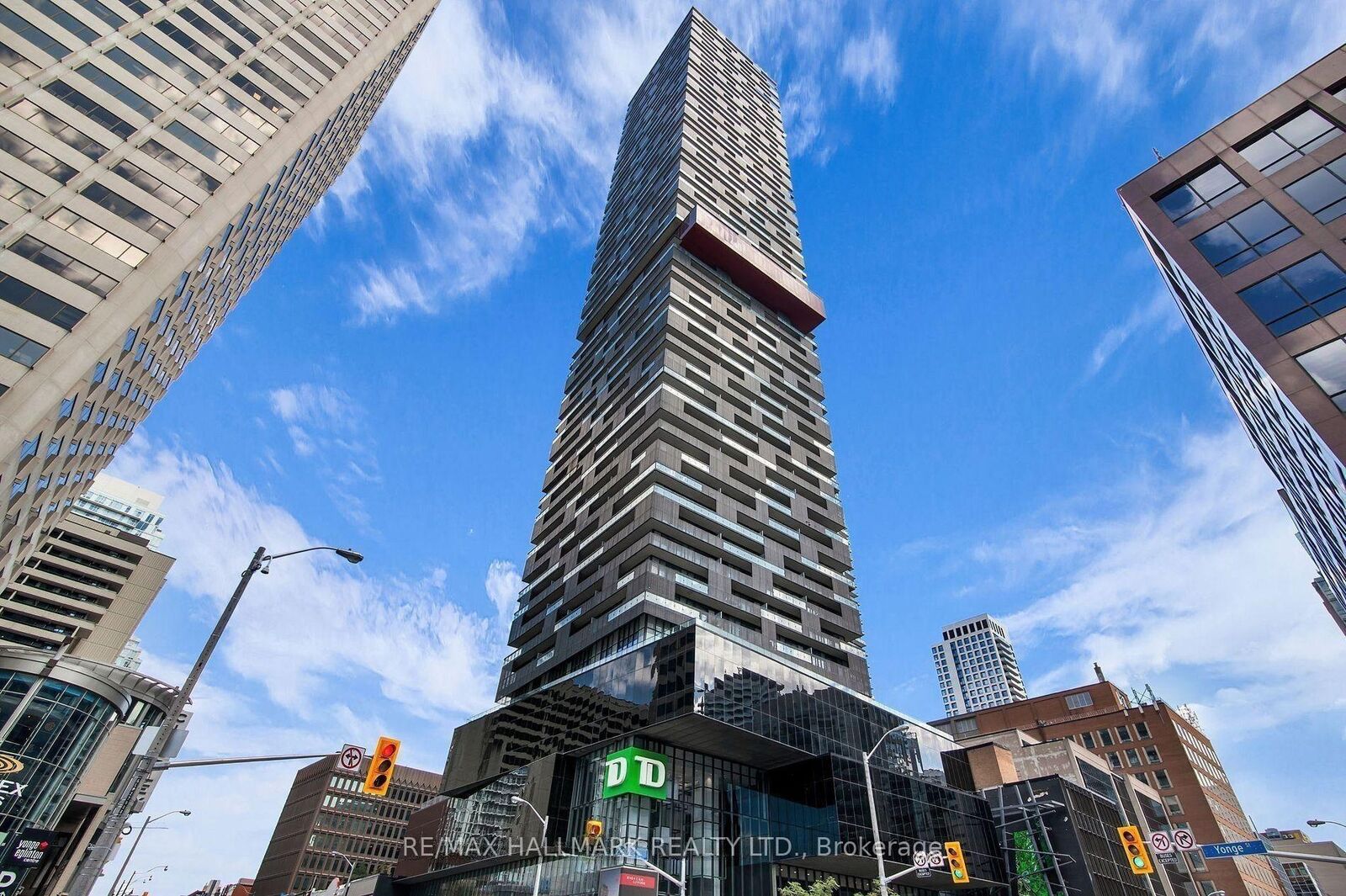 Property Photo: 8 Eglinton Avenue E 3808 ON M4P 0C1
